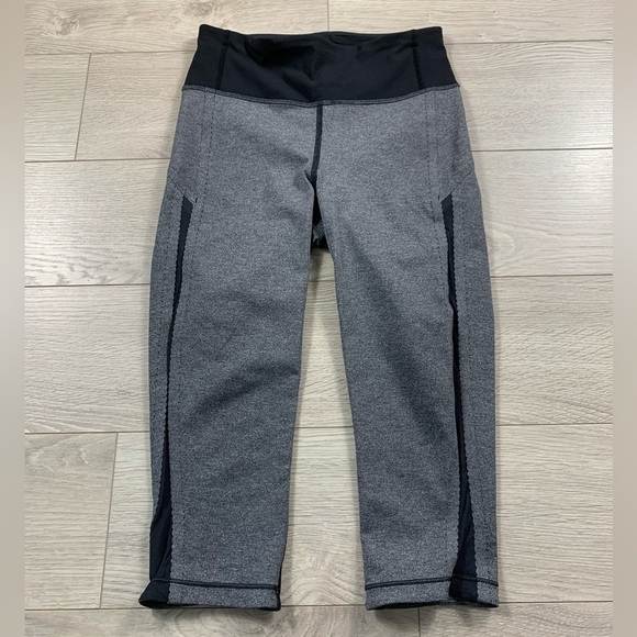 Lululemon Smooth Stride Crop Leggings Heathered Black - Picture 5 of 16